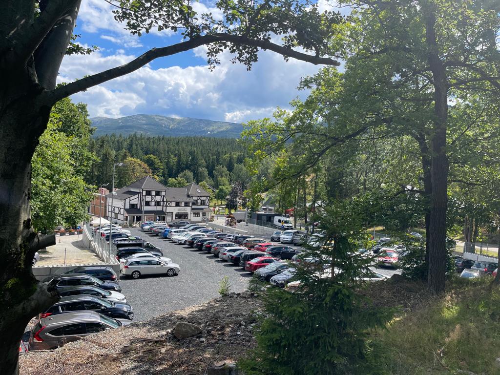 Parking pod wyciągiem na Szrenicę